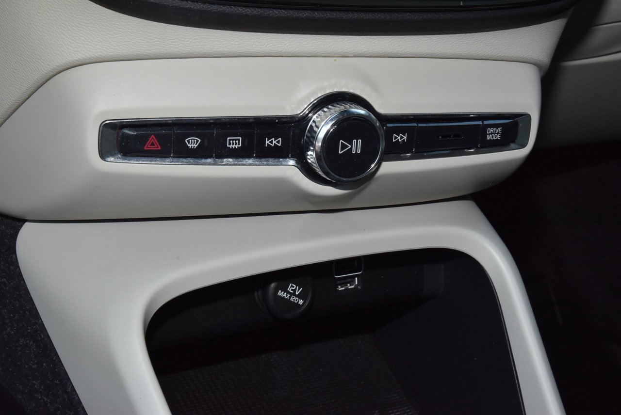 Used 2022 Volvo XC40 T5 Momentum AWD/4WD image 28