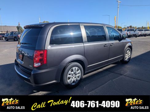 Used 2018 Dodge Grand Caravan SE w/ UConnect Hands-Free Group image 4