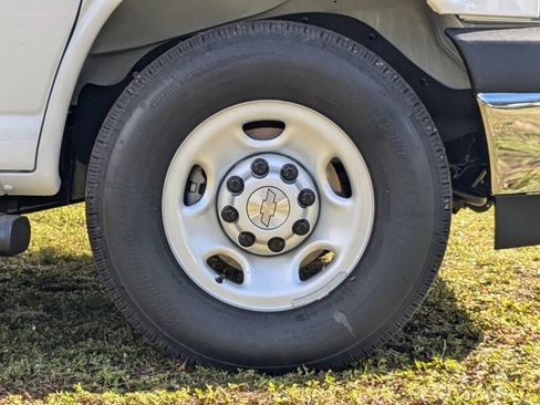 New 2024 Chevrolet Express 3500 LS w/ Chrome Appearance Package image 11