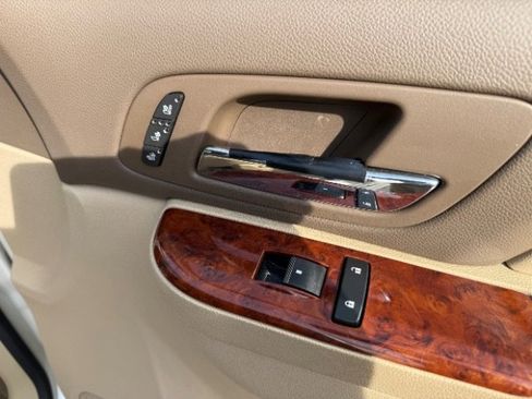 Used 2010 Chevrolet Suburban LTZ image 11