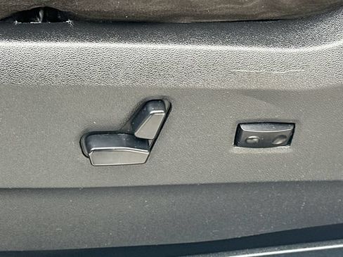 Used 2015 Dodge Grand Caravan SXT w/ UConnect Hands-Free Group FWD image 36
