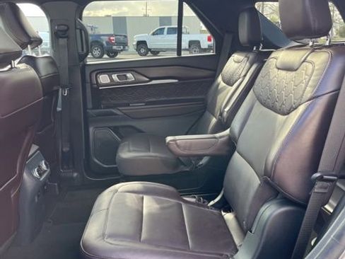 Used 2025 Ford Explorer Platinum w/ LUX Leather Package AWD/4WD image 29