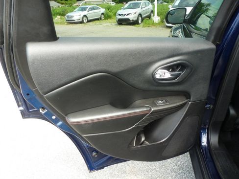 Used 2014 Jeep Cherokee Trailhawk AWD/4WD image 31