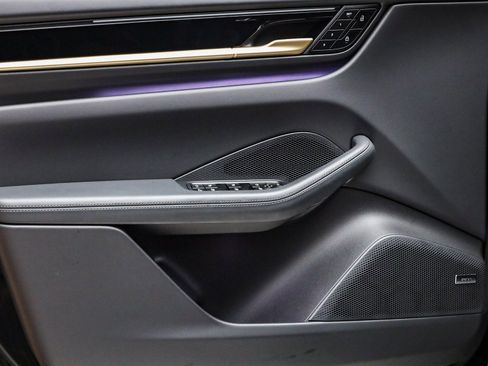 Used 2025 Porsche Macan Electric image 25