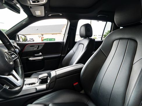 Used 2020 Mercedes-Benz GLB 250 4MATIC w/ Premium Package image 32