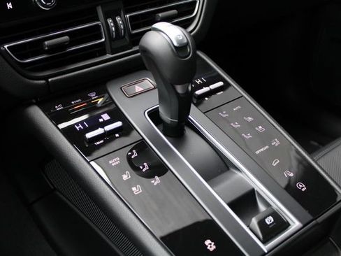 Used 2026 Porsche Macan AWD/4WD image 20