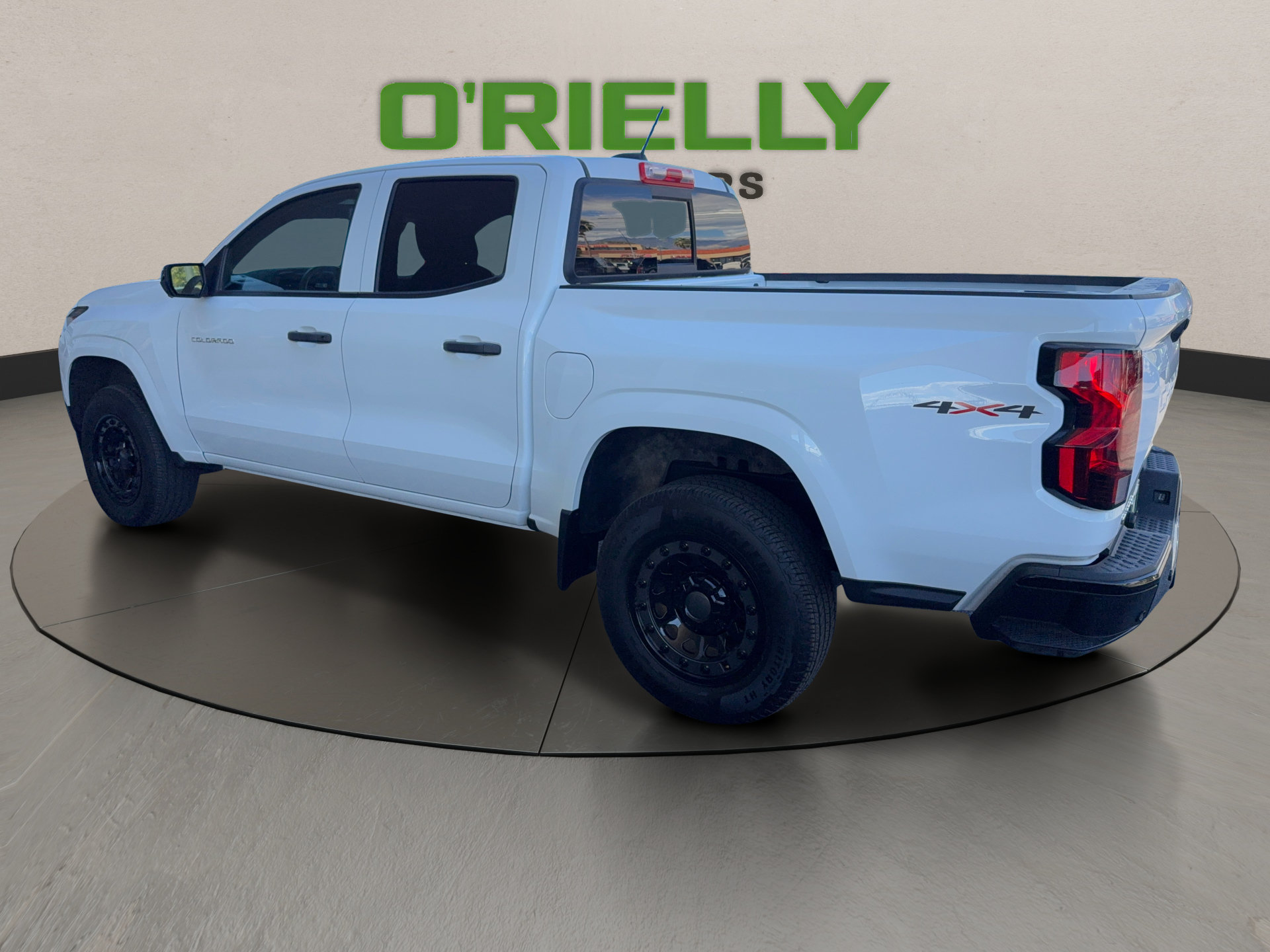 Used 2024 Chevrolet Colorado W/T w/ Technology Package AWD/4WD image 4