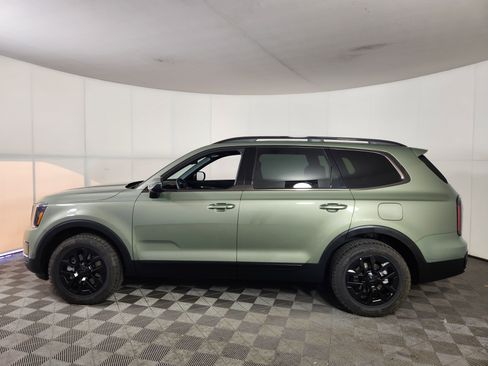 Used 2025 Kia Telluride AWD image 4