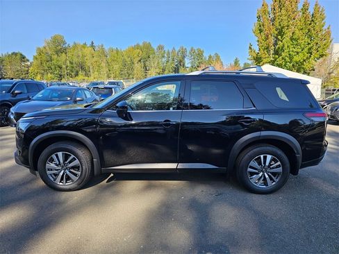 New 2025 Nissan Pathfinder SL w/ Cargo Package image 8