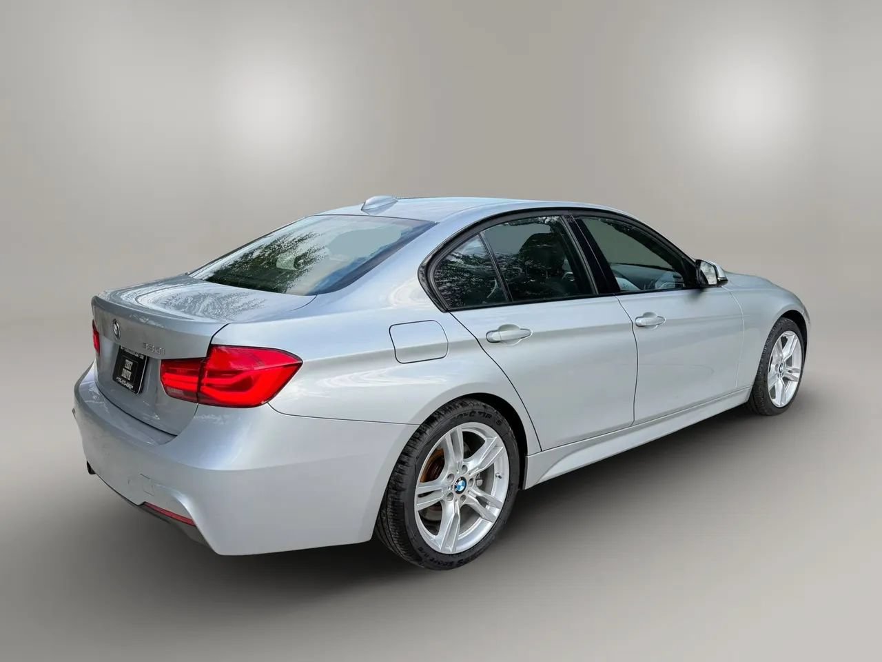 Used 2018 BMW 330i Sedan w/ M Sport Package RWD image 7
