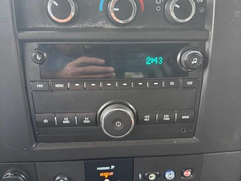 Used 2019 Chevrolet Express 2500 Extended image 14