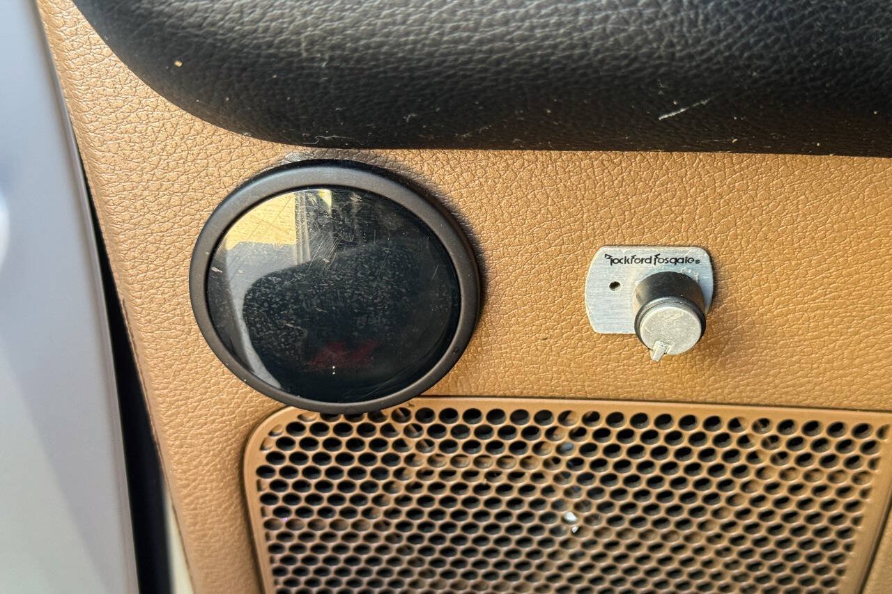 Used 2014 Jeep Wrangler Unlimited Sahara w/ Dual Top Group AWD/4WD image 37