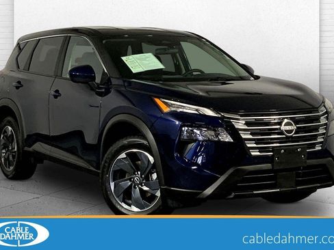 Used 2025 Nissan Rogue SV image 1