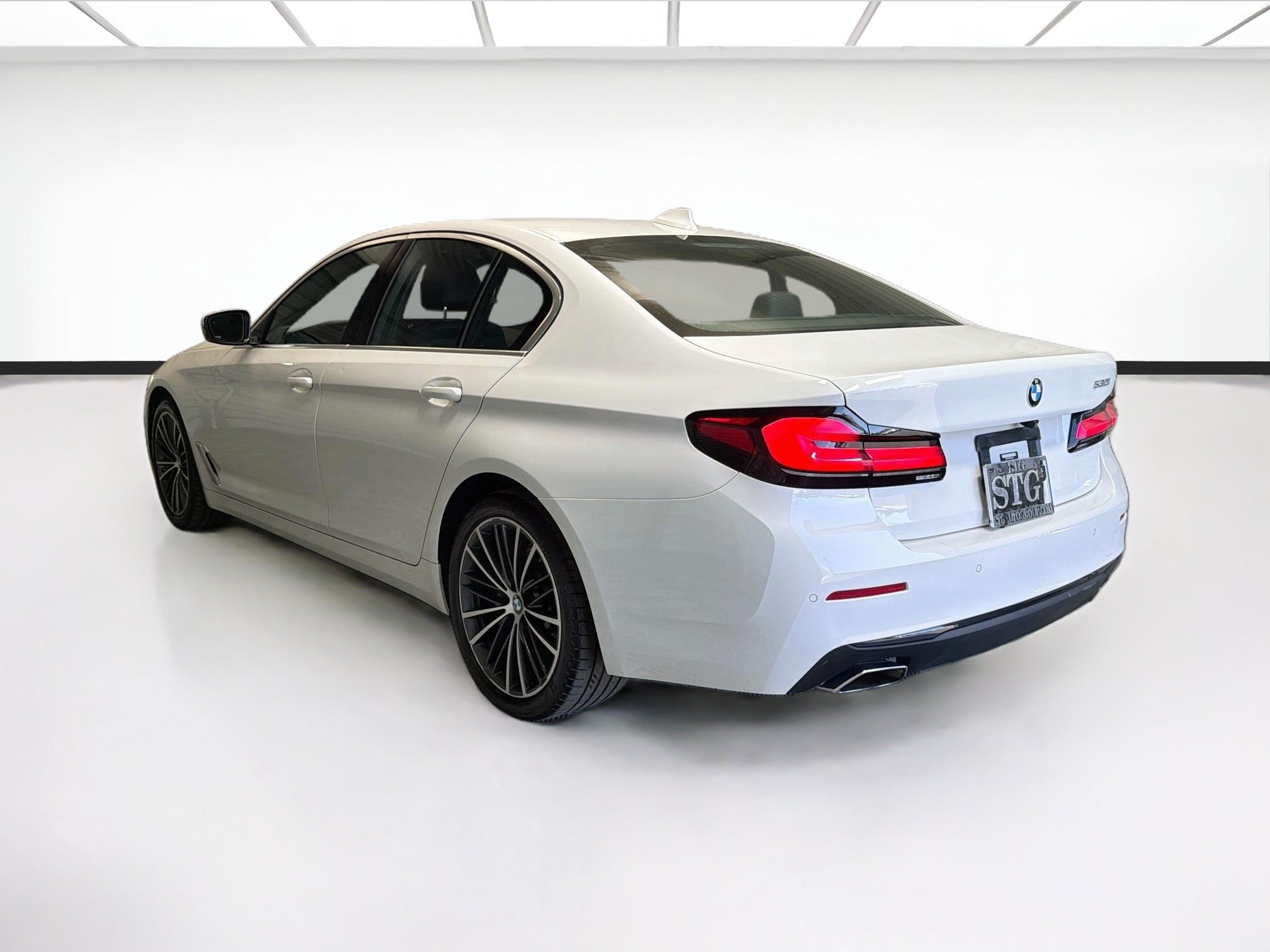 Used 2022 BMW 530i w/ M Sport Package RWD image 6