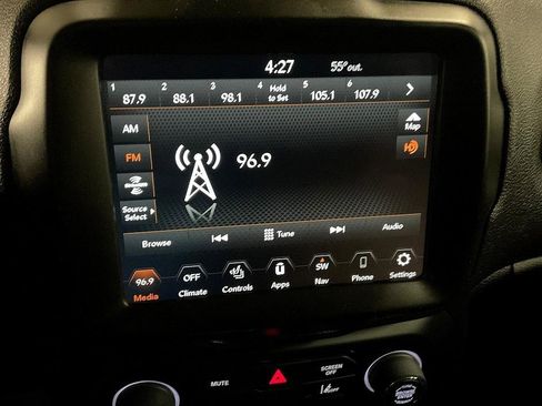 Used 2022 Jeep Renegade Trailhawk image 18