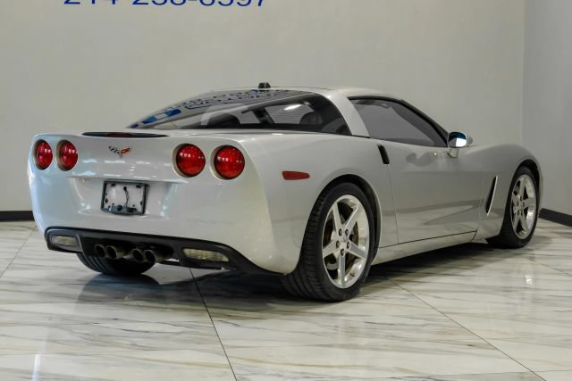 Used 2005 Chevrolet Corvette Coupe w/ Preferred Equipment Group RWD image 11