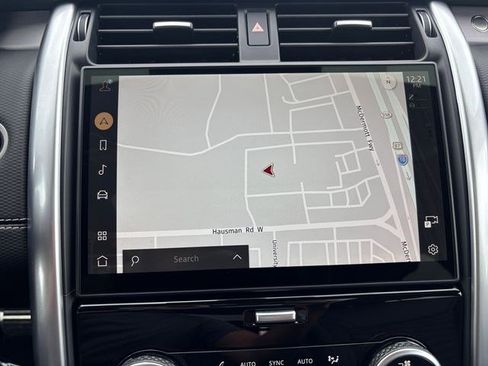 New 2025 Land Rover Discovery Dynamic SE image 24