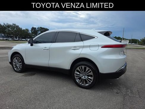 Used 2024 Toyota Venza Limited AWD/4WD image 5