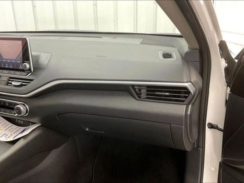 Used 2025 Nissan Altima 2.5 S image 17