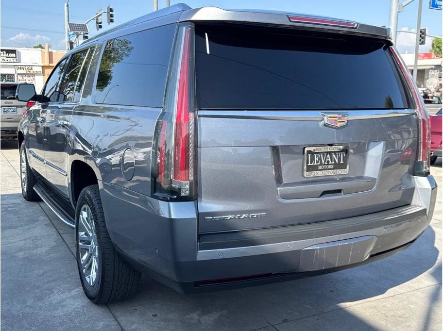 Used 2020 Cadillac Escalade ESV 2WD image 5