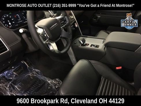 Used 2024 Land Rover Discovery Dynamic SE image 12