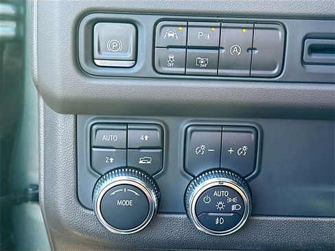 Used 2023 GMC Yukon SLT w/ SLT Premium Package image 10