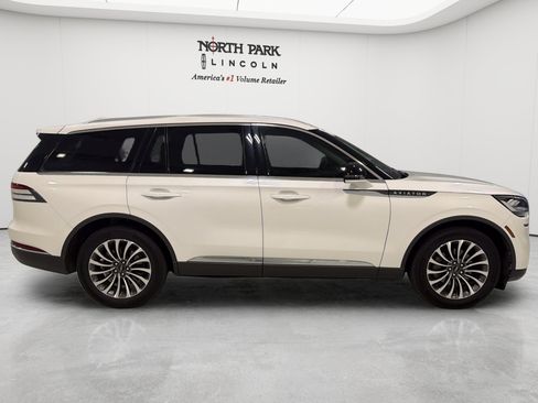 Used 2023 Lincoln Aviator 2WD w/ Premium Package image 6