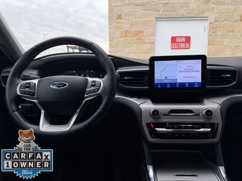 Used 2023 Ford Explorer XLT w/ Equipment Group 202A image 6