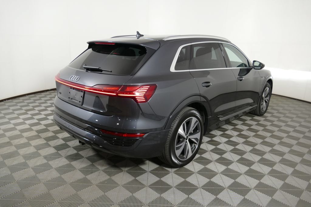 Used 2024 Audi Q8 e-tron Premium Plus w/ Premium Plus Package AWD/4WD image 3