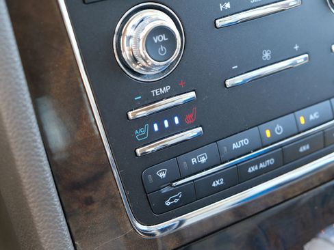 Used 2015 Lincoln Navigator 4WD image 38