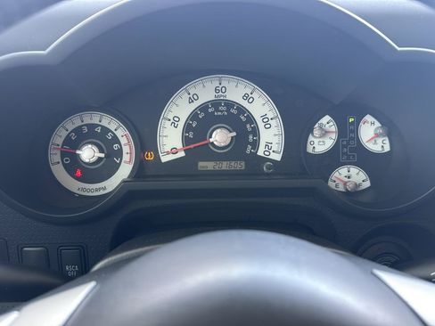Used 2012 Toyota FJ Cruiser 2WD w/ Upgrade Pkg image 19