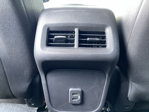 Used 2024 Chevrolet Equinox LT image 39