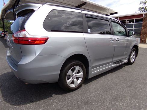 Used 2017 Toyota Sienna LE FWD image 7