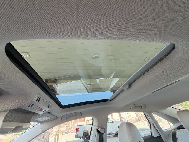 Used 2024 Volkswagen Jetta SE w/ Panoramic Sunroof Package FWD image 18