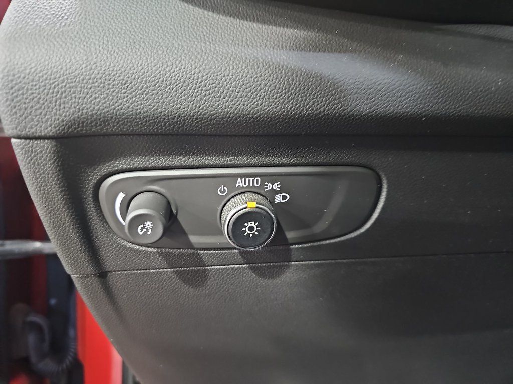 Used 2023 Buick Envision Essence w/ Sport Touring Package AWD/4WD image 31