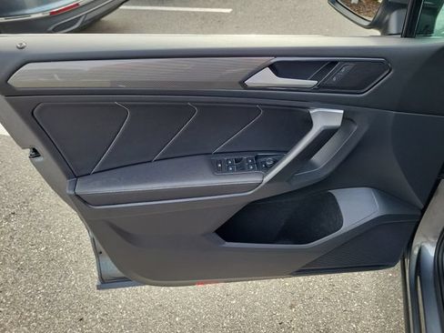 Certified 2022 Volkswagen Tiguan SE FWD image 13