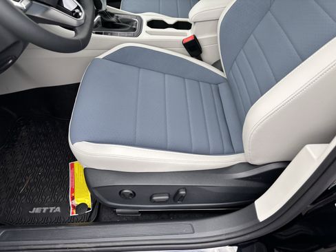 New 2026 Volkswagen Jetta SE FWD image 18