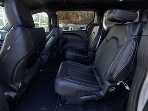 New 2026 Chrysler Pacifica Select image 24