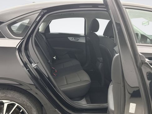 Used 2023 Kia Forte LXS image 17