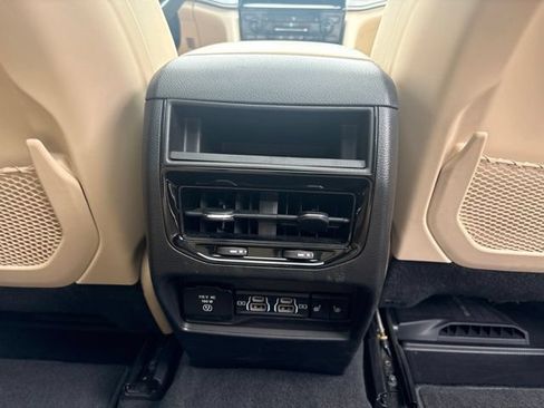 Used 2023 Jeep Grand Cherokee Limited AWD/4WD image 32