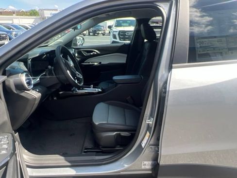 New 2026 Chevrolet Trax LT w/ LT Convenience Package FWD image 9