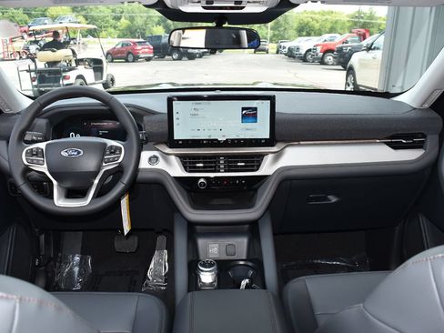 New 2026 Ford Explorer Active w/ Active Comfort Package AWD/4WD image 4