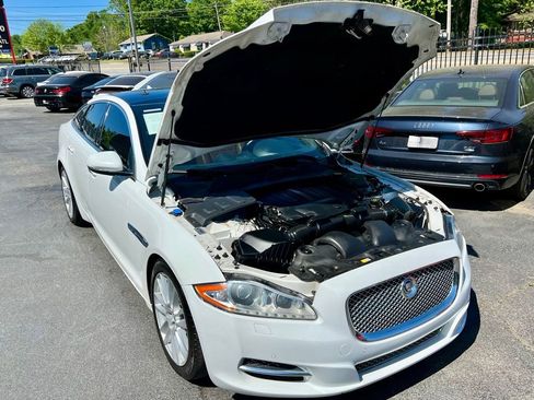 Used 2013 Jaguar XJ AWD image 4