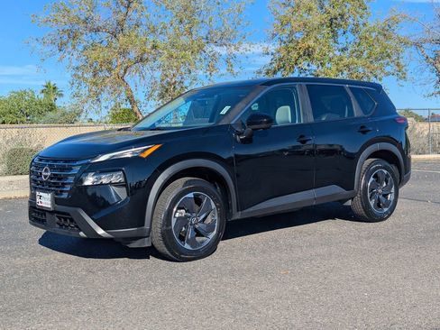 Certified 2025 Nissan Rogue SV FWD image 2