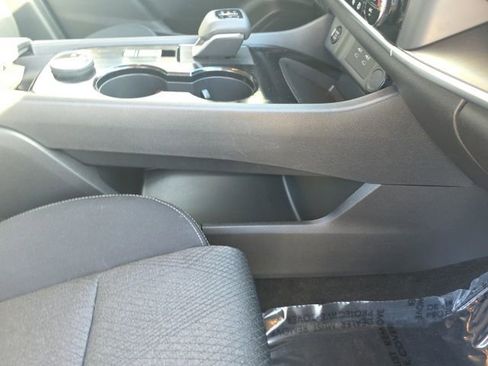 Used 2024 Nissan Rogue SV image 29