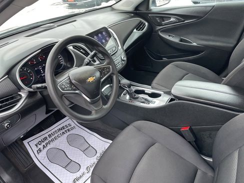 Used 2024 Chevrolet Malibu LT image 3