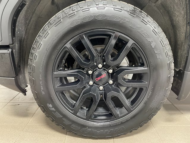 Used 2024 GMC Sierra 1500 Pro w/ Graphite Edition AWD/4WD image 7