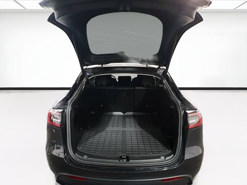 Used 2024 Tesla Model Y Long Range RWD image 19