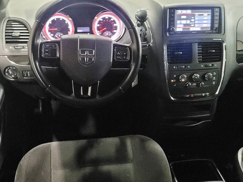 Used 2019 Dodge Grand Caravan SE FWD image 22