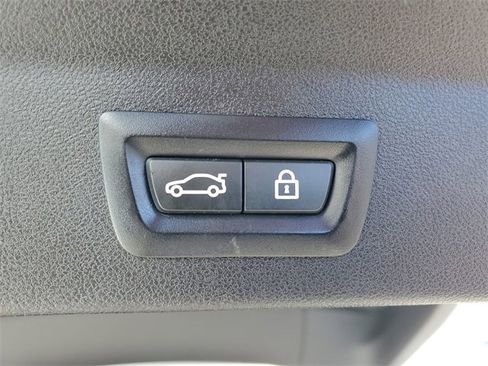 Used 2019 BMW X3 sDrive30i w/ Premium Package image 11